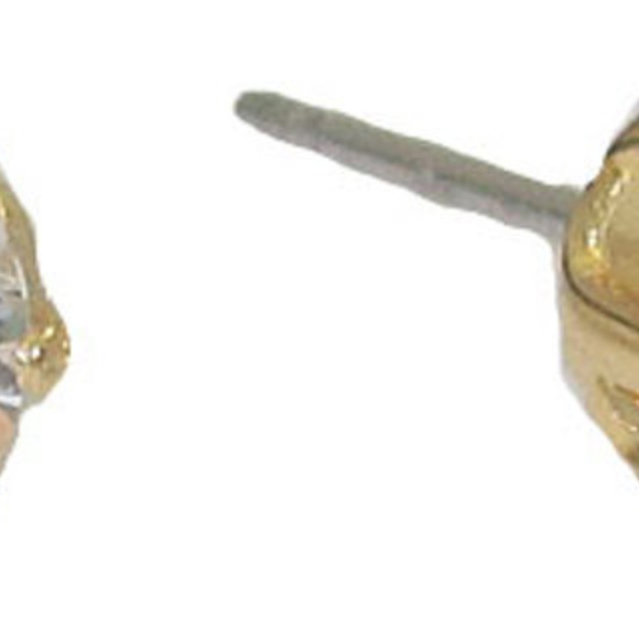 Stud earring simulated diamond heart boxed NWT - Picture 4 of 4